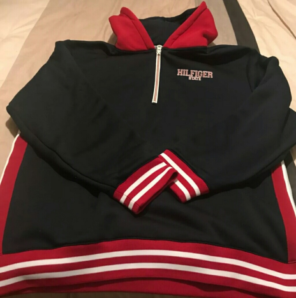 Men's Tommy Hilfiger 1/4 zip Hoodie EUC XL 😃